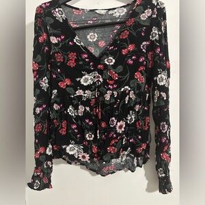 Aeropostale Woman’s XS Rayon floral blouse
Pre-owned